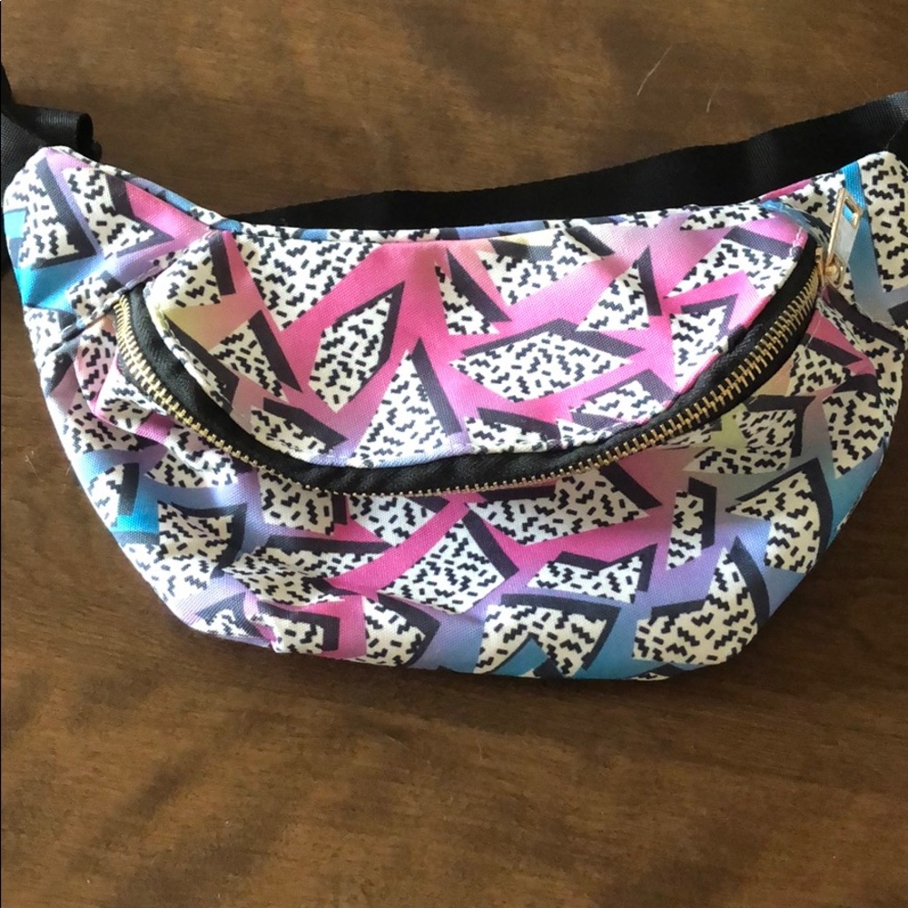 90’s style fanny pack